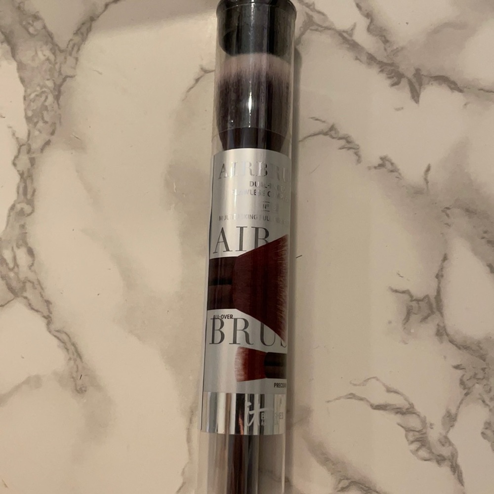 It Cosmetics brush